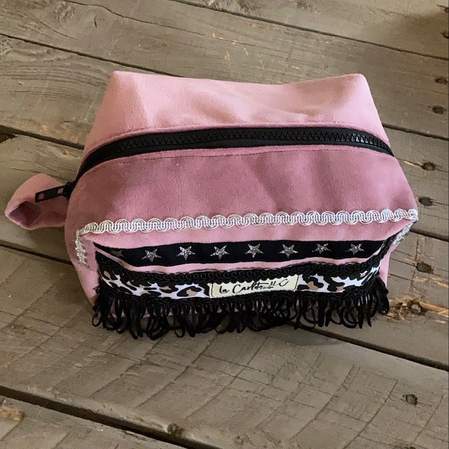 Diseño estrellas rosa y negro