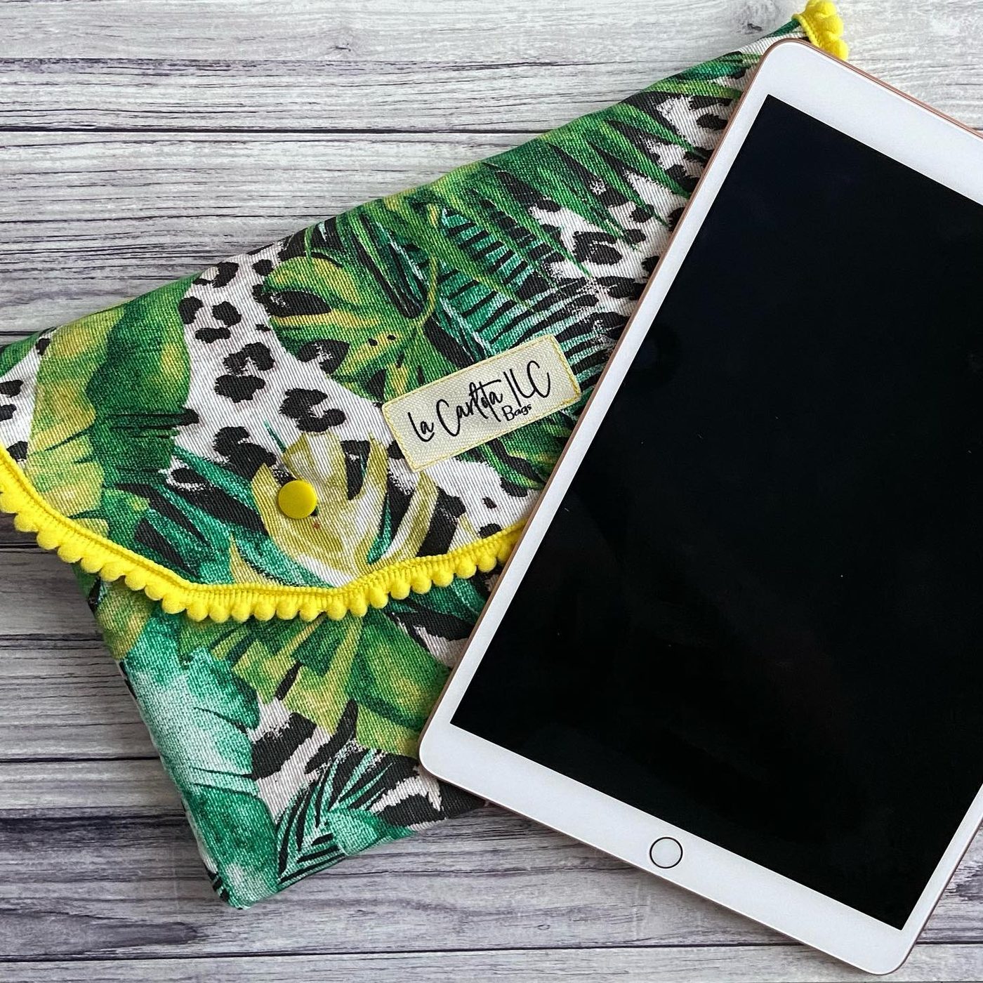 Diseño hecho a mano de La Carlota Bags