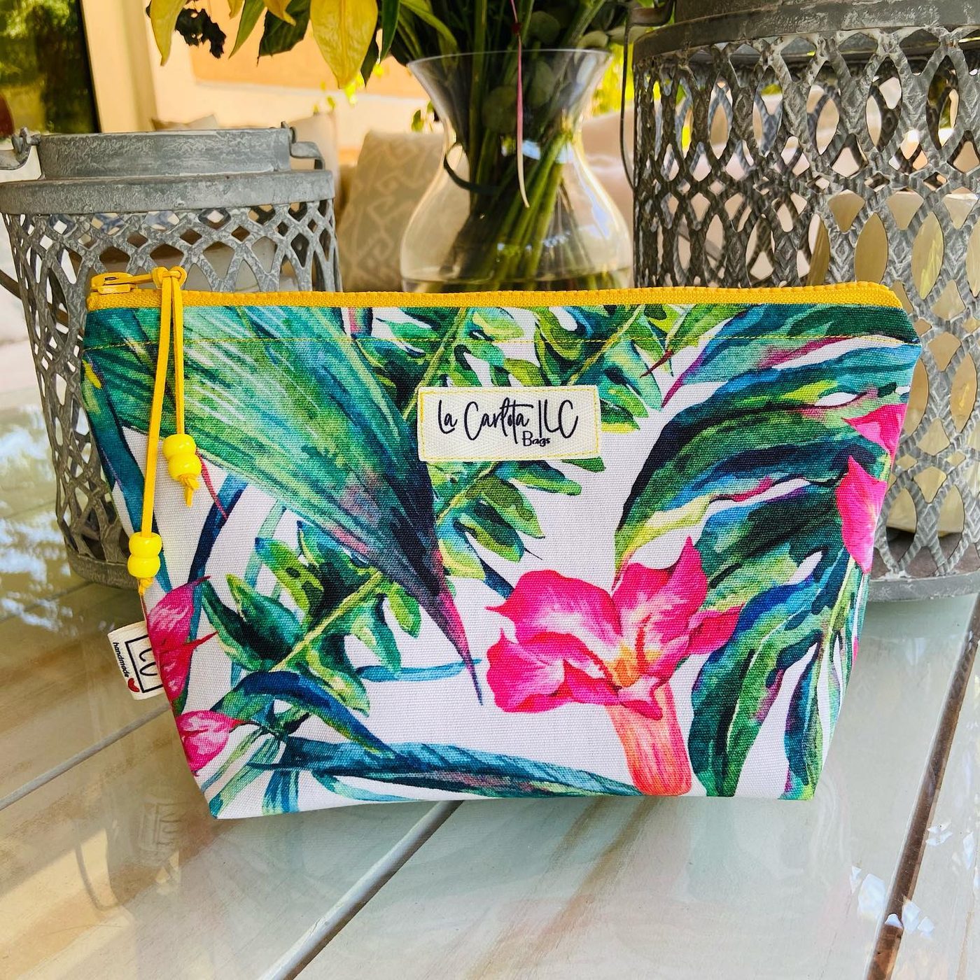 Diseño tropical de La Carlota Bags